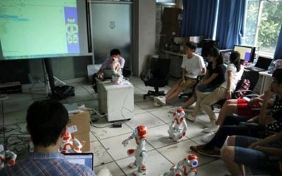 Nao機(jī)器人走進(jìn)浙江大學(xué)課堂毫不遜色